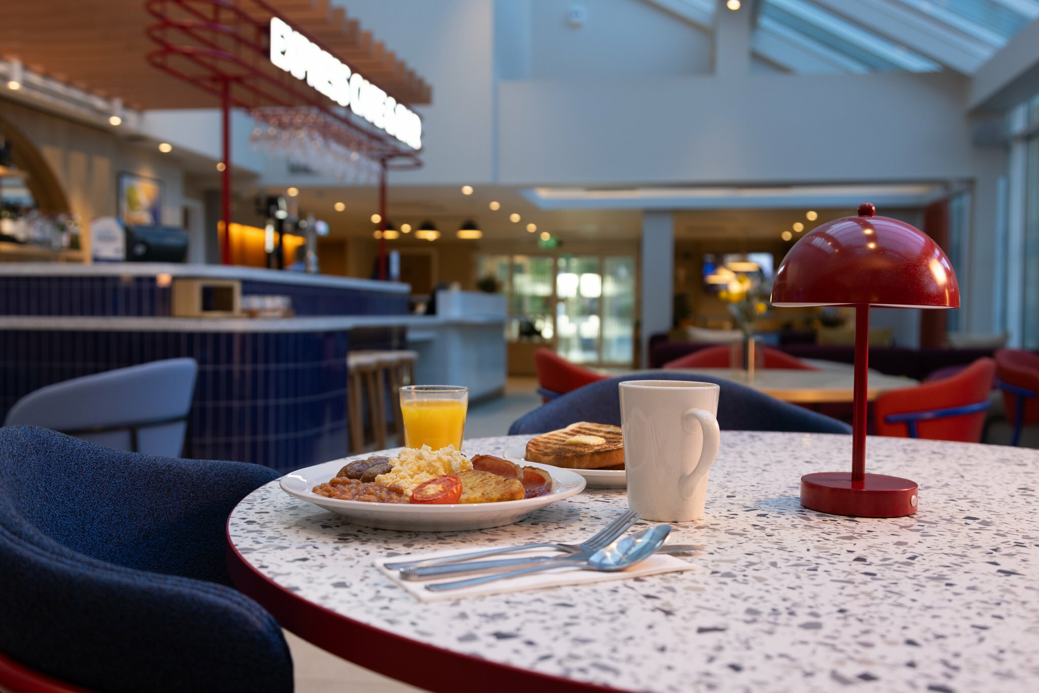 Фото Holiday Inn Express Windsor, an Ihg Hotel