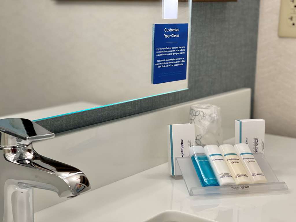 Фото Hilton Garden Inn Oconomowoc