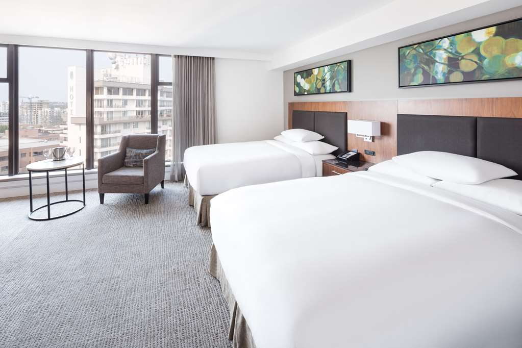 Фото DoubleTree by Hilton Hotel & Suites Victoria
