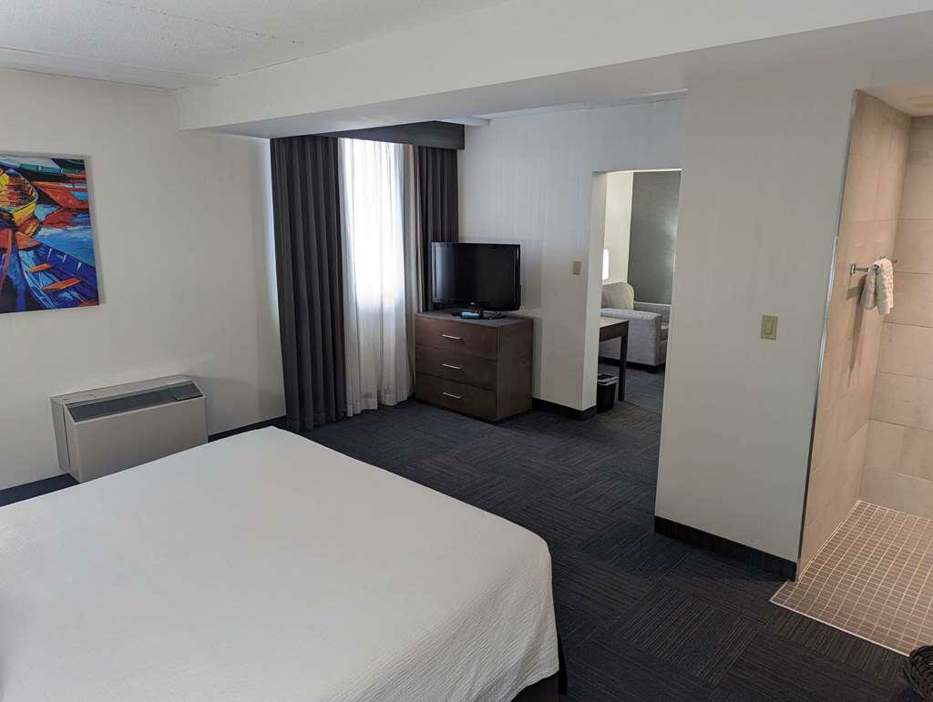 Фото Best Western Plus Toronto Airport Hotel