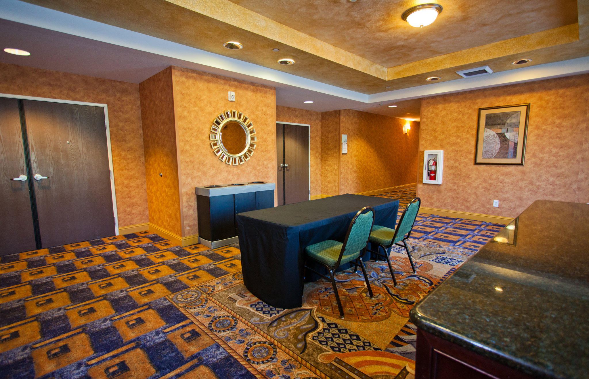 Фото Holiday Inn Express & Suites Sacramento Ne Cal Expo