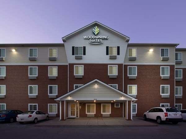 Фото WoodSpring Suites Louisville Clarksville