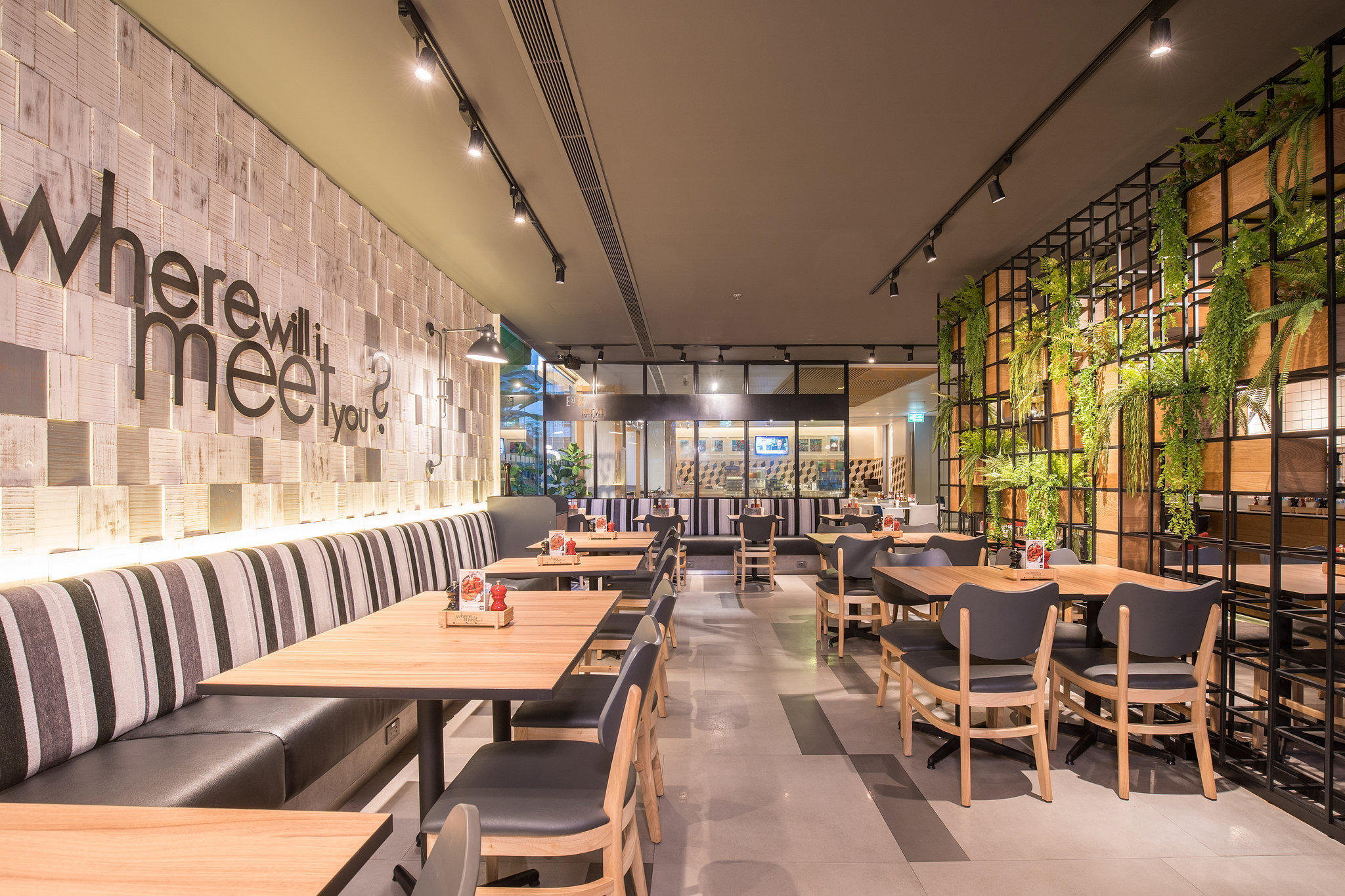 Фото Holiday Inn Express Bangkok Sathorn