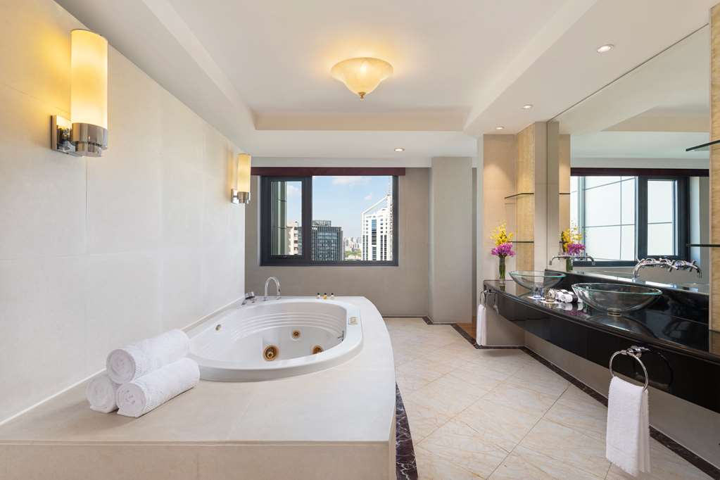 Фото Radisson Collection Hotel Yangtze Shanghai