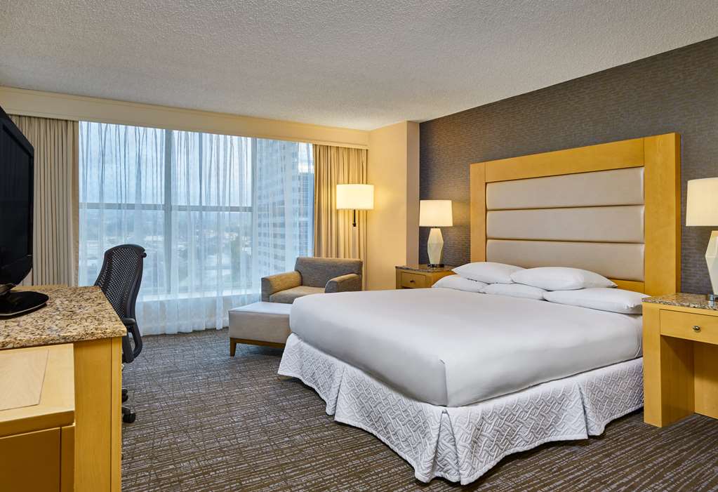 Фото Hilton Los Angeles North/Glendale & Executive Meeting Ctr