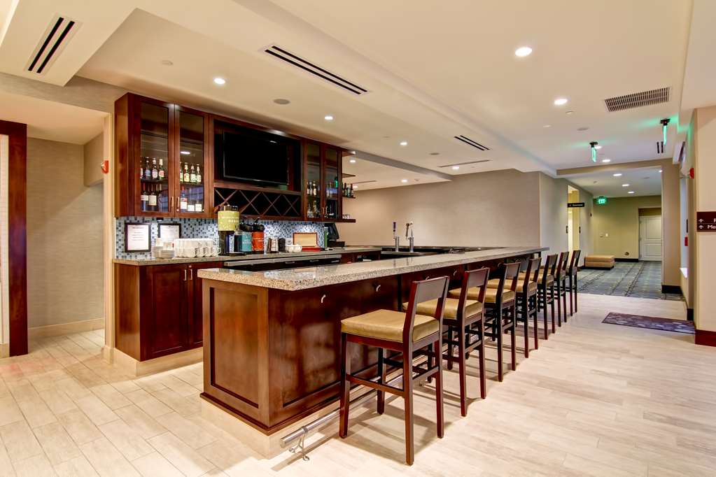 Фото Hilton Garden Inn Woodbridge