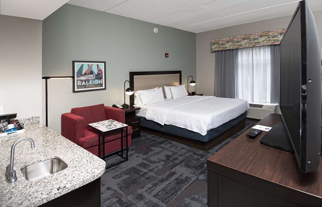 Фото Hampton Inn & Suites Raleigh Downtown