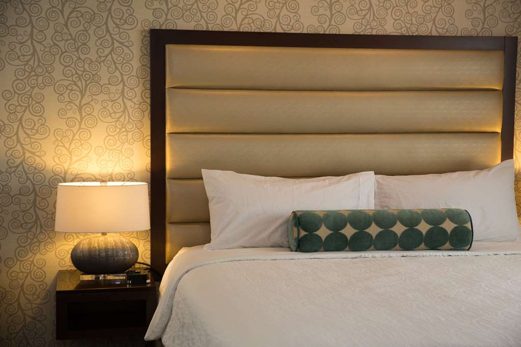 Фото Hilton Garden Inn Los Angeles Montebello