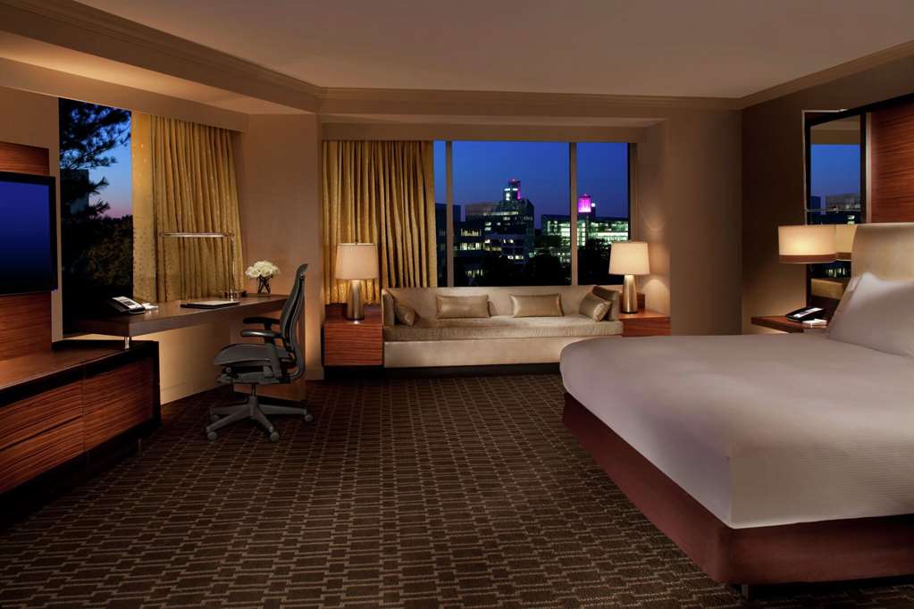 Фото Hilton McLean Tysons Corner