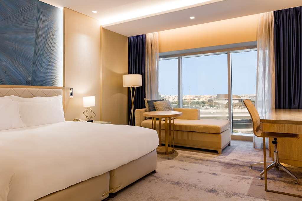 Фото The Diplomat Radisson Blu Hotel, Residence & SPA