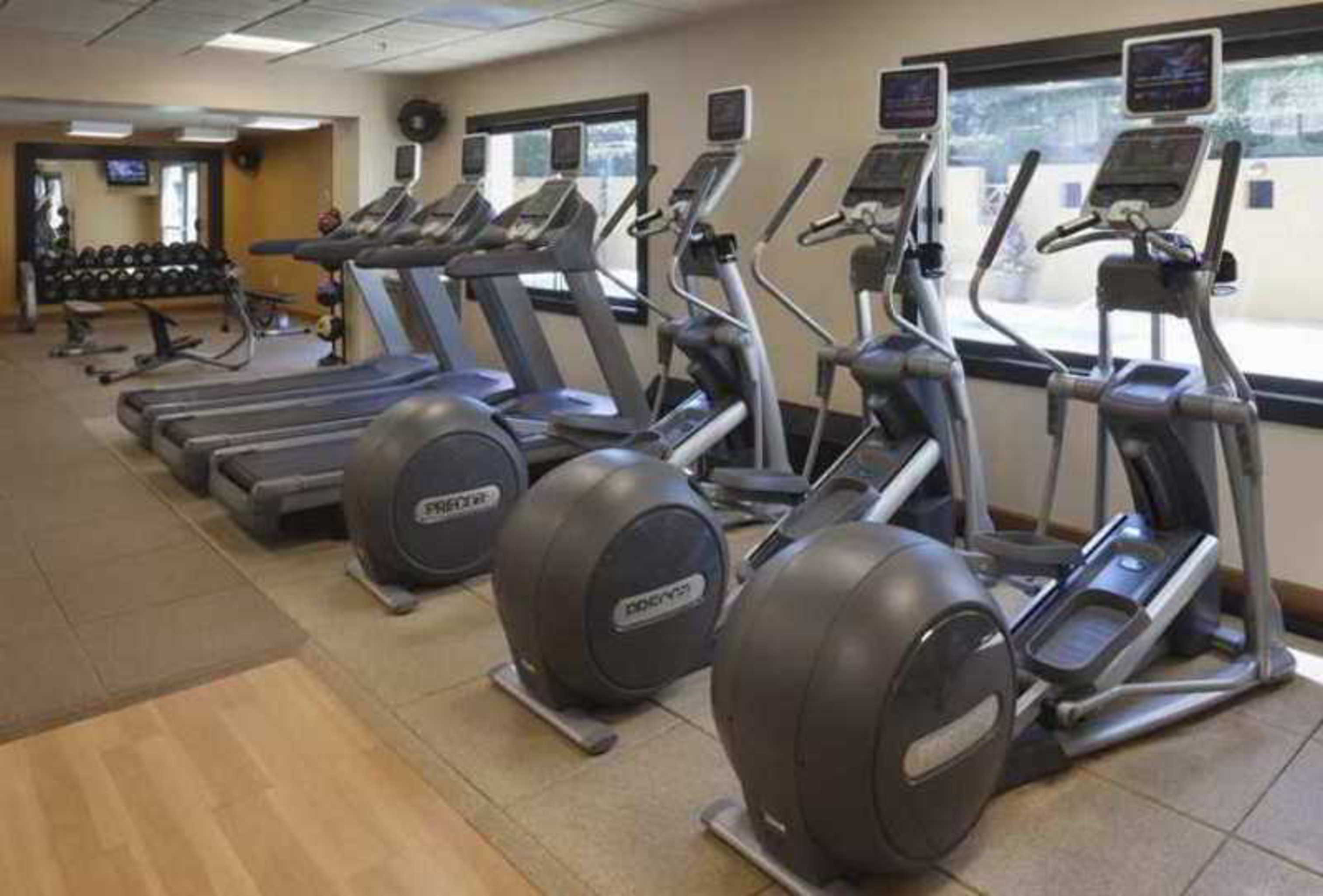 Фото Doubletree by Hilton Charlotte - Gateway Village