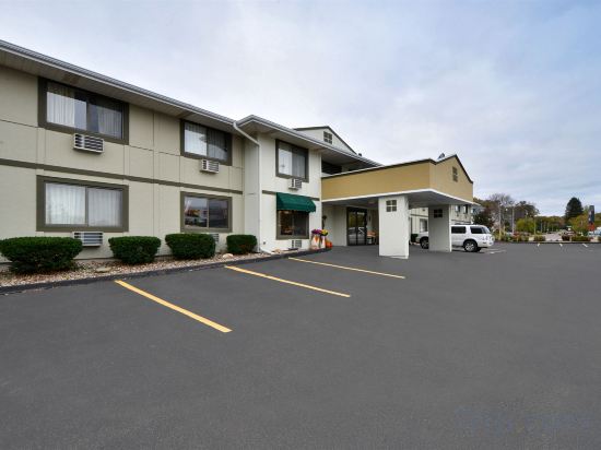 Фото Super 8 by Wyndham Rochester Mayo Clinic Area