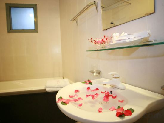 Фото Urban Alley Hotel