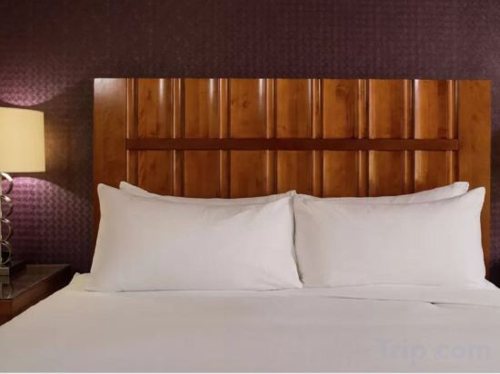 Фото DoubleTree by Hilton Carson