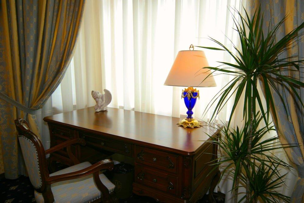 Фото Grand Hotel London