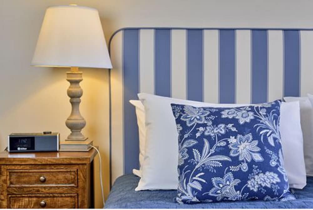 Фото The Russell Boutique Hotel