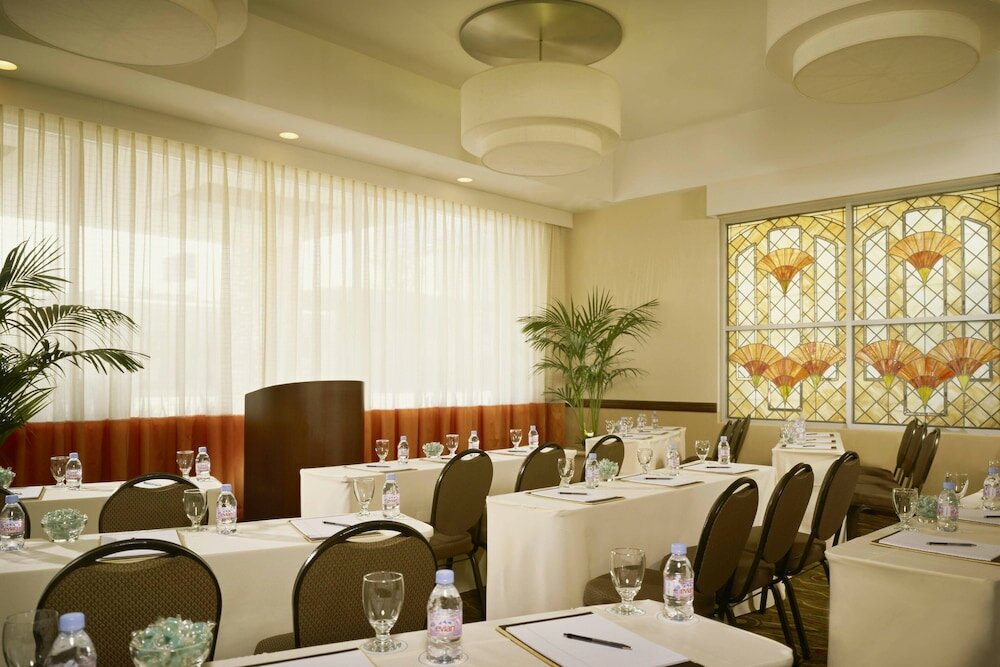 Фото Courtyard by Marriott Los Angeles - Sherman Oaks