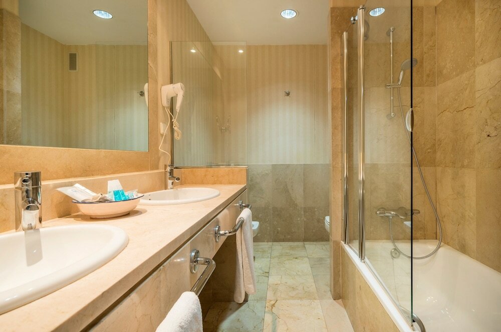 Фото Hotel Ilunion Alcora Sevilla