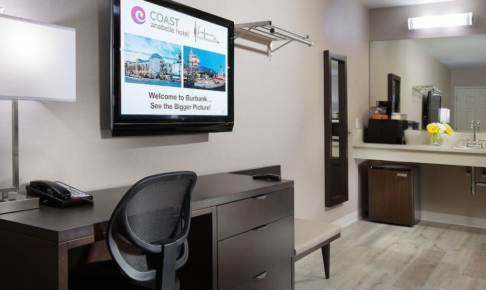 Фото Safari Inn, a Coast Hotel