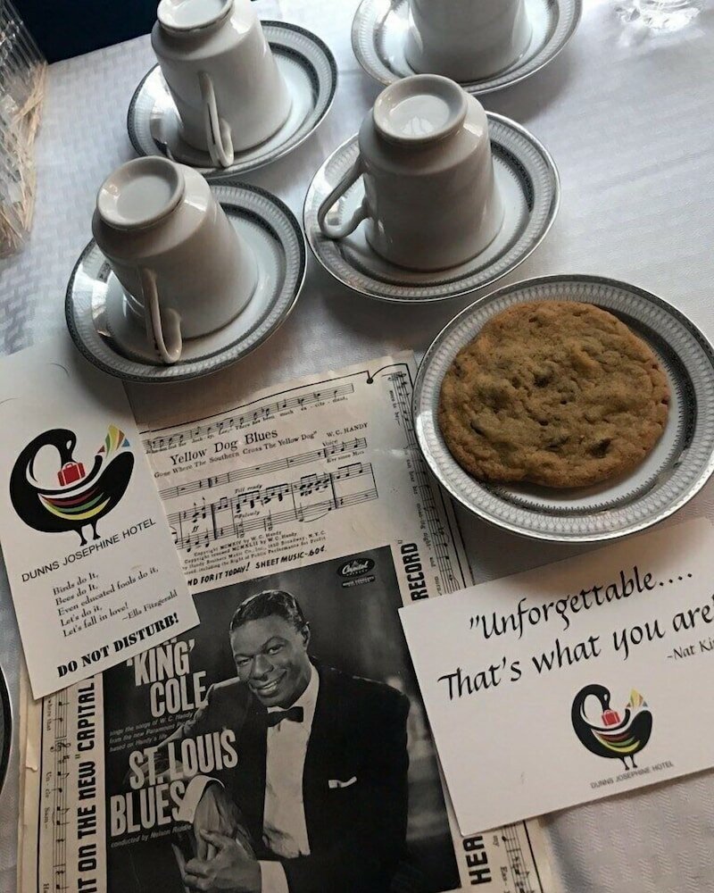 Фото Dunns Josephine Hotel