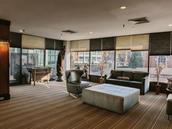 Фото Stamford Suites