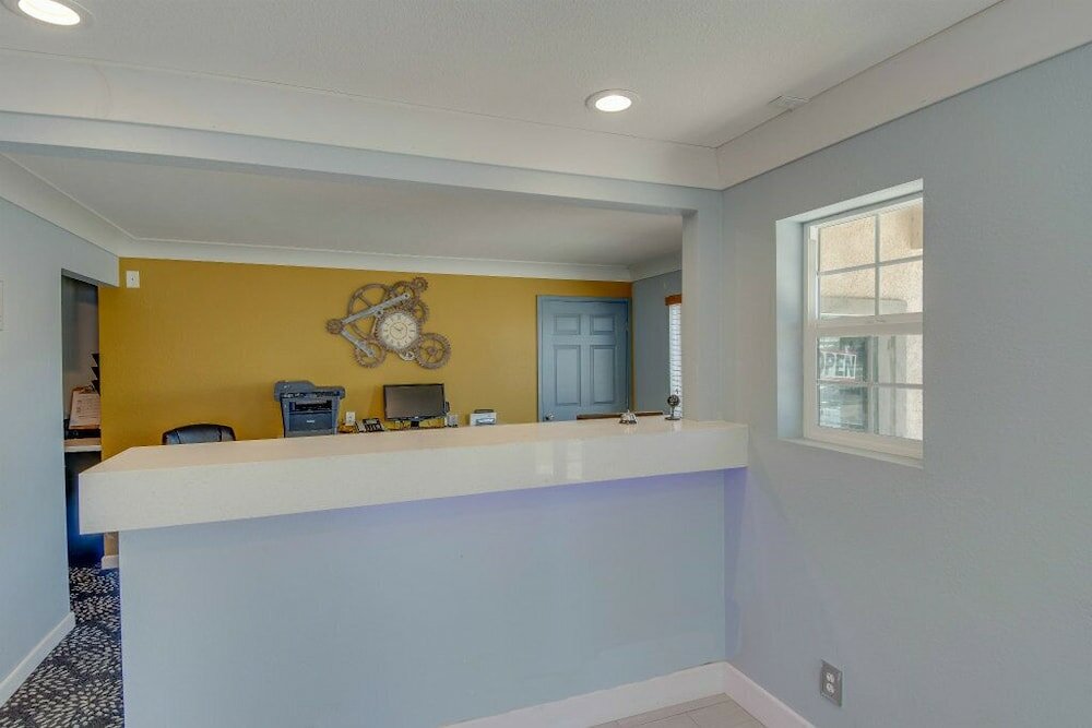 Фото Vagabond Inn Executive Hayward