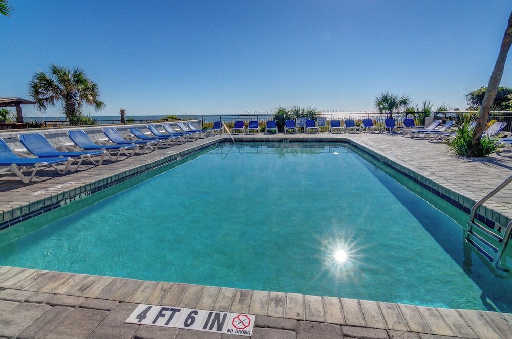 Фото Captain's Quarters Resort