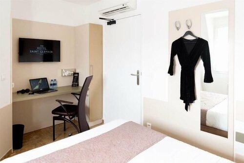 Гостиница Hôtel Le Saint Germain в Севране