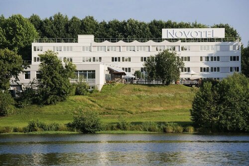 Гостиница Novotel Limoges Le Lac в Лиможе