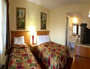Гостиница Travelodge by Wyndham Fullerton Near Anaheim в Фуллертоне