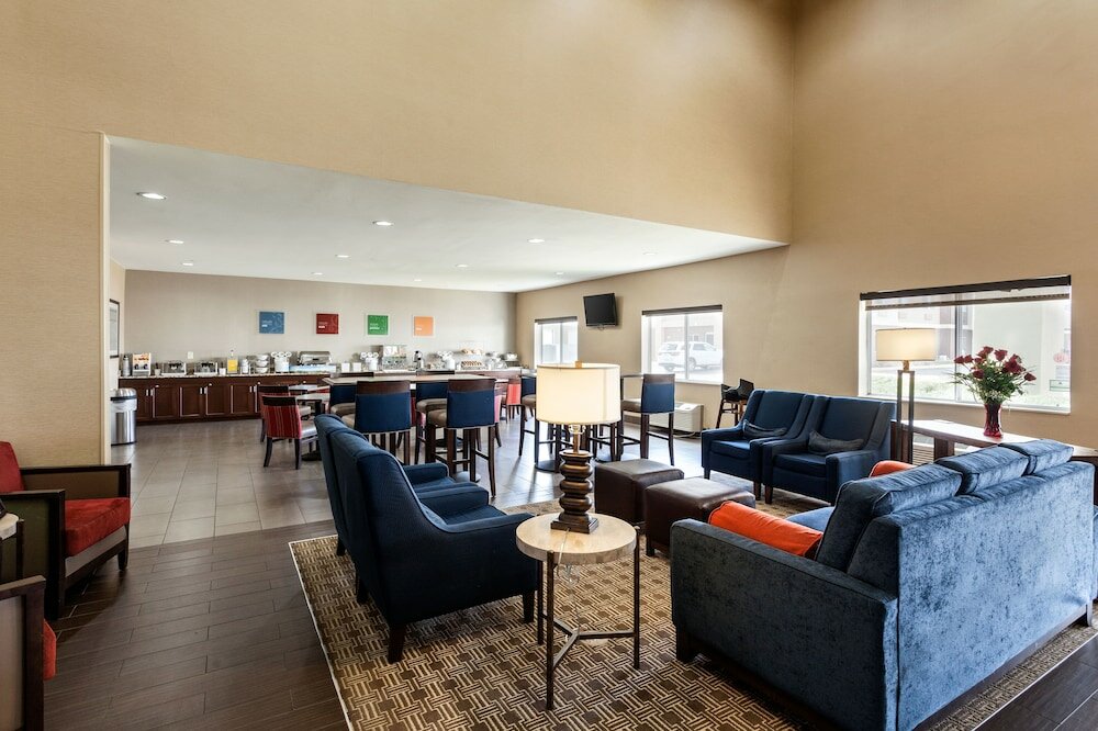 Фото Comfort Suites University