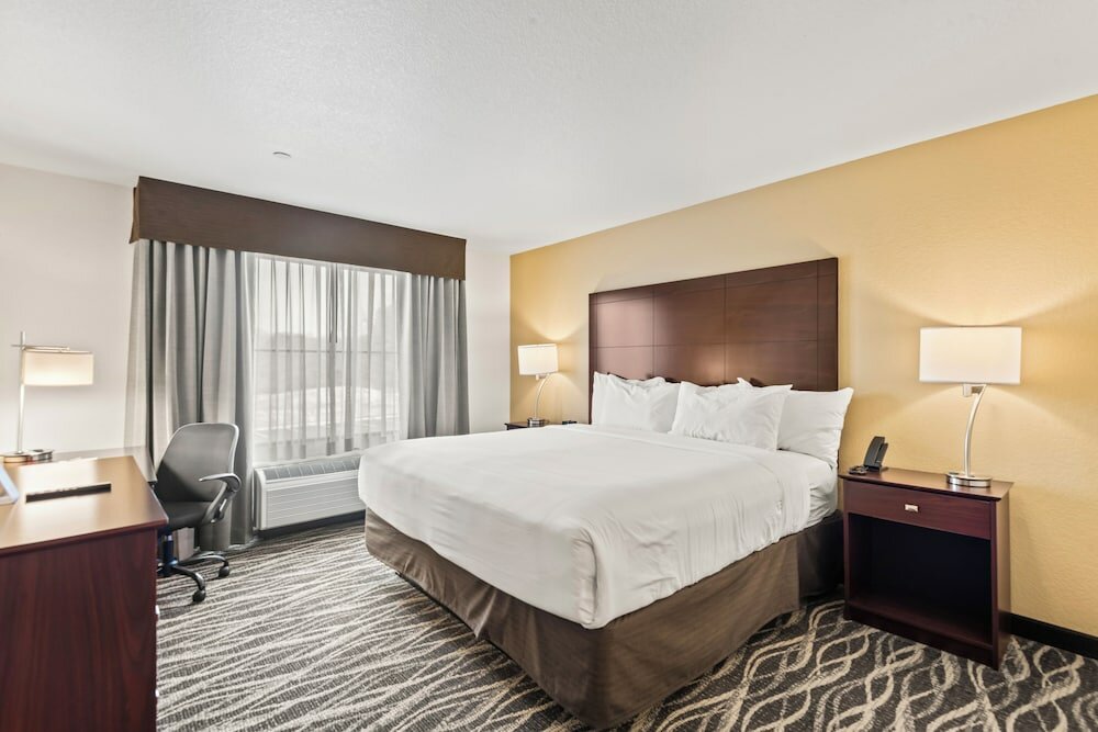 Фото Cobblestone Hotel & Suites - Two Rivers
