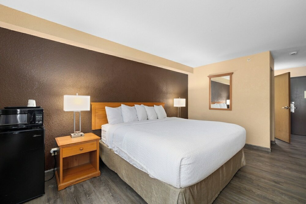 Фото Ramada by Wyndham Portland