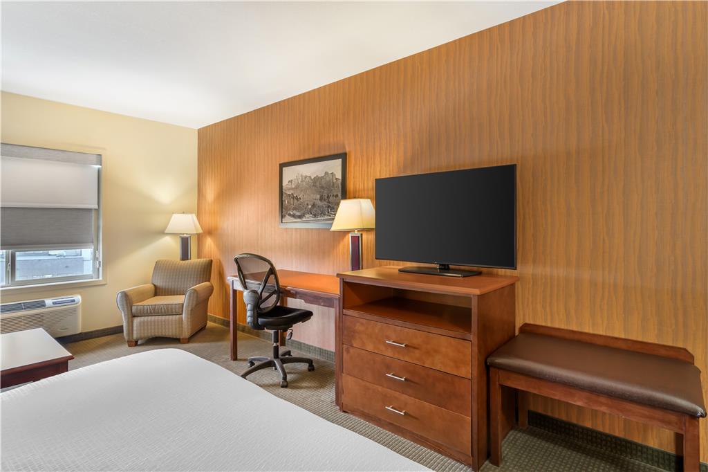 Фото Best Western Plus Service Inn & Suites