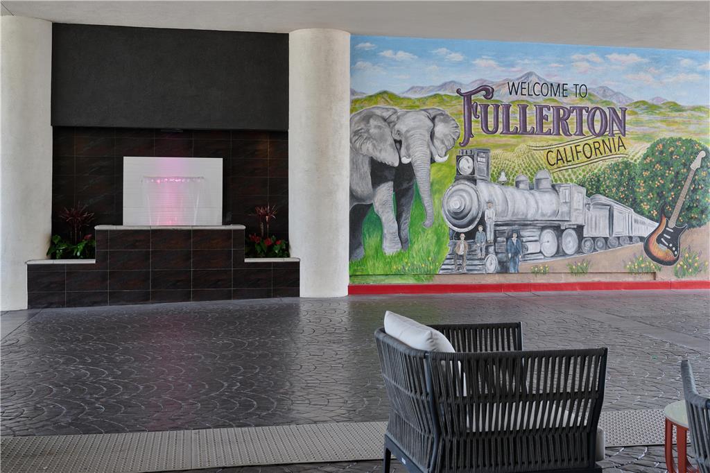 Фото DoubleTree by Hilton Fullerton