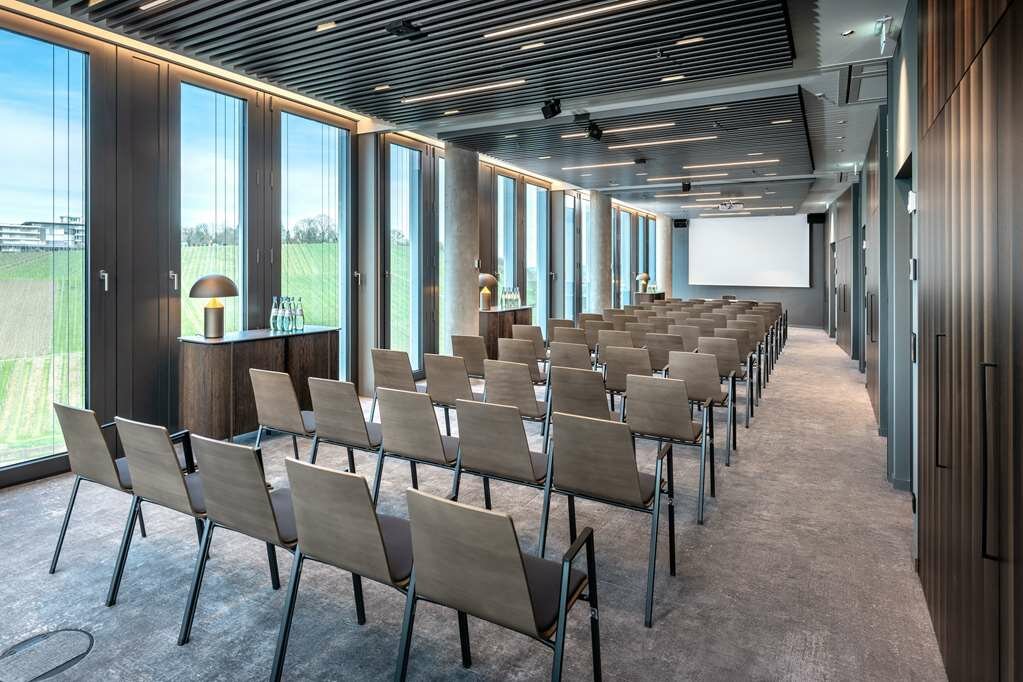 Фото Radisson Blu Hotel At Porsche Design Tower Stuttgart