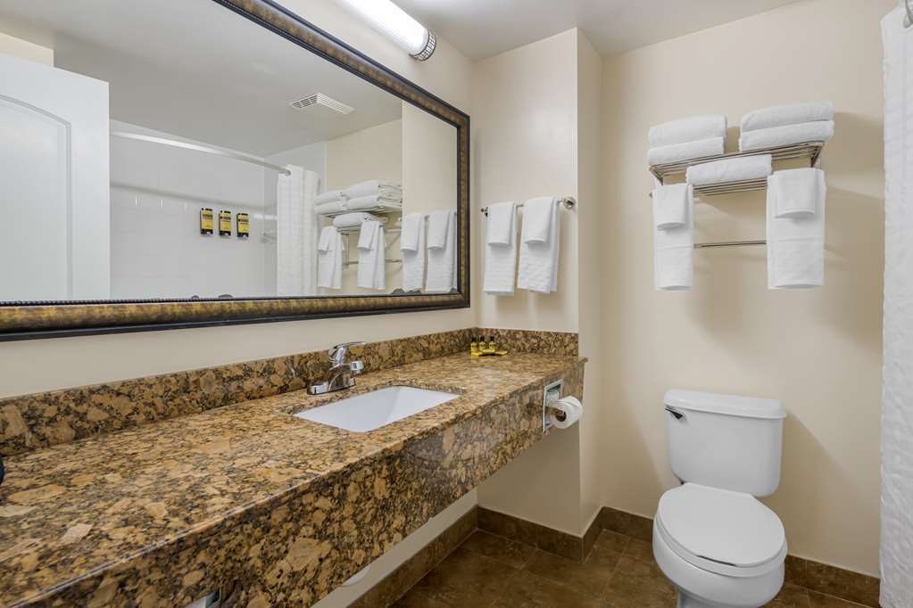 Фото Best Western Plus Universal Inn