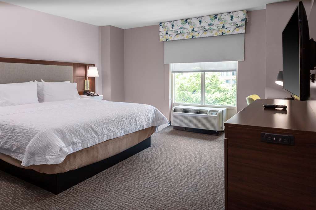 Фото Hampton Inn & Suites Arlington Crystal City Dca