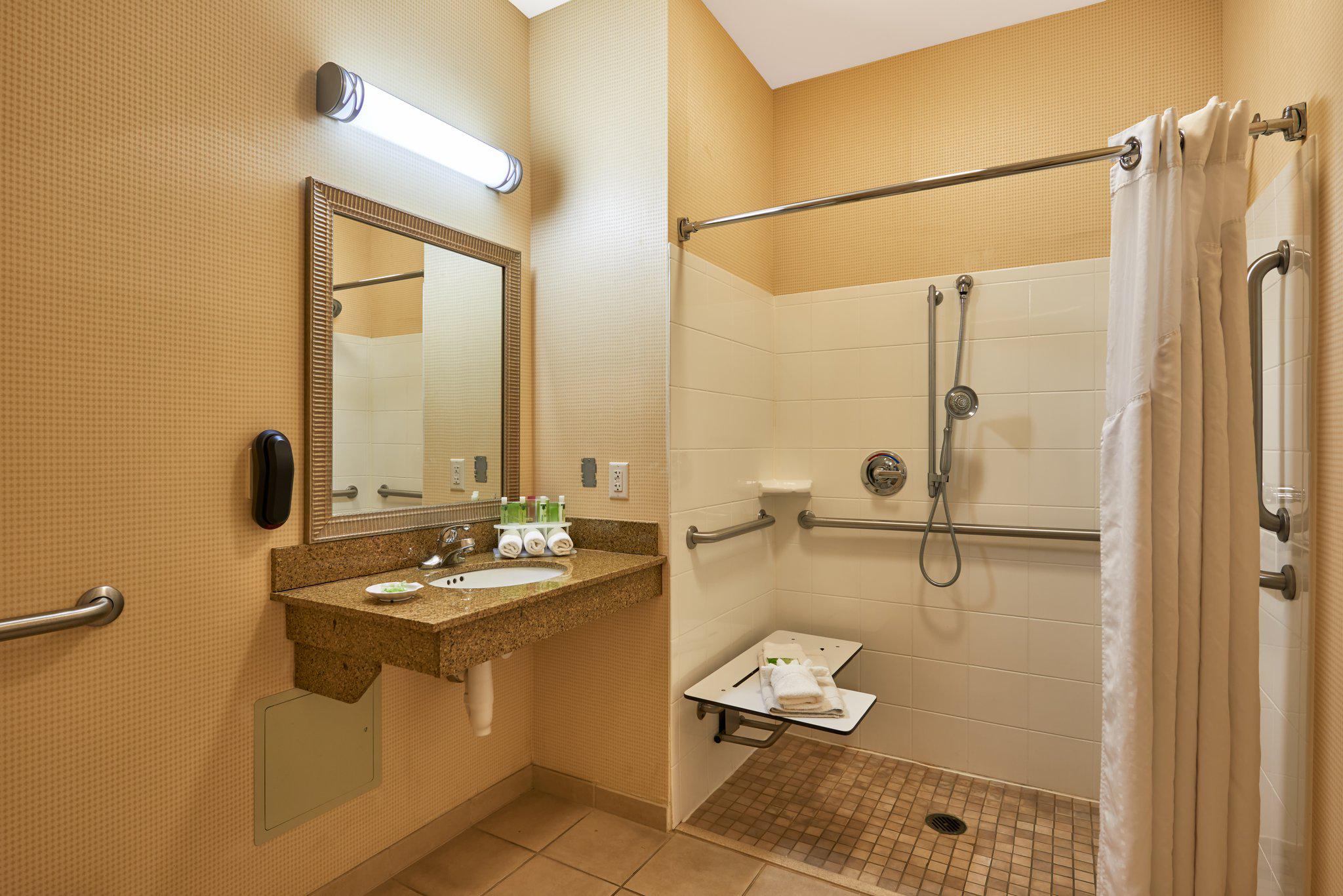 Фото Holiday Inn Express & Suites El Paso Airport Area, an Ihg Hotel
