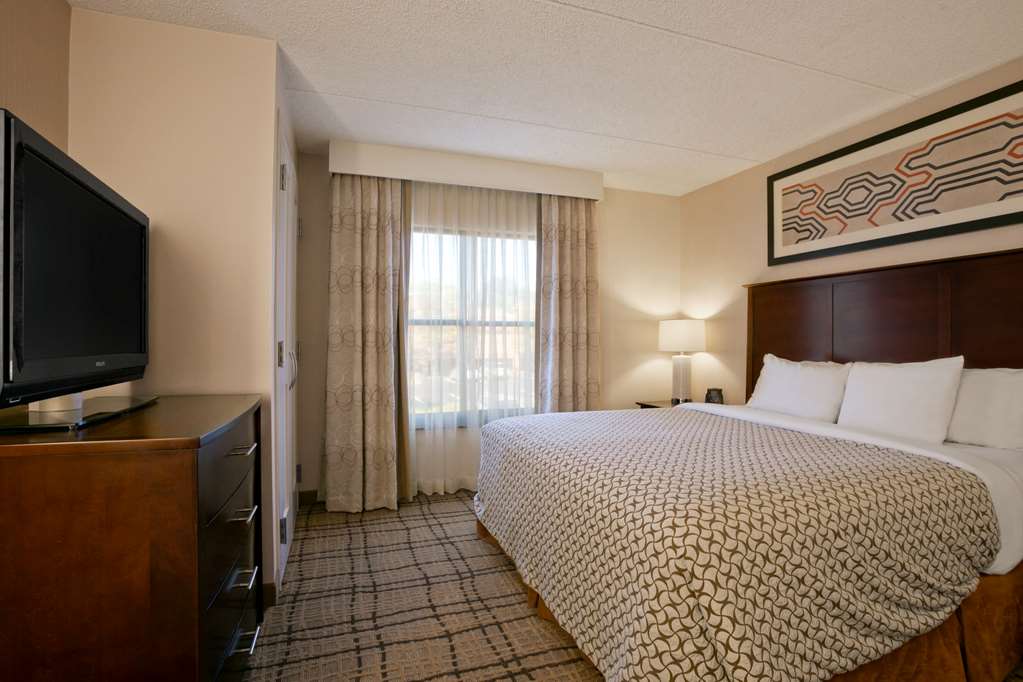 Фото Embassy Suites by Hilton Cleveland Beachwood