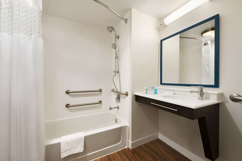 Фото Hampton Inn Appleton Fox River Mall Area