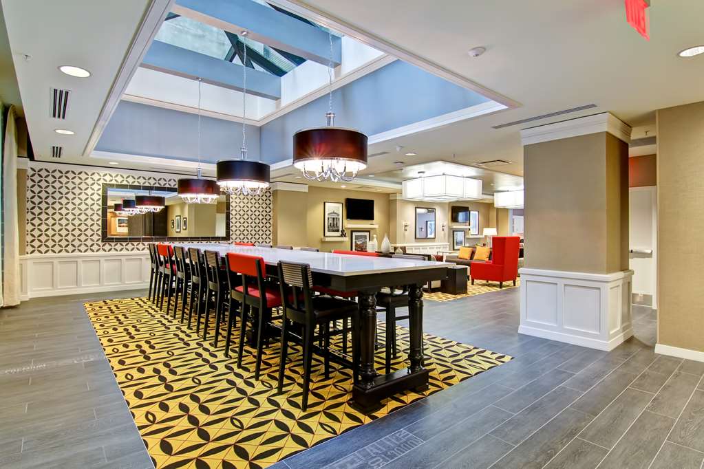 Фото Hampton Inn & Suites Cincinnati-Downtown