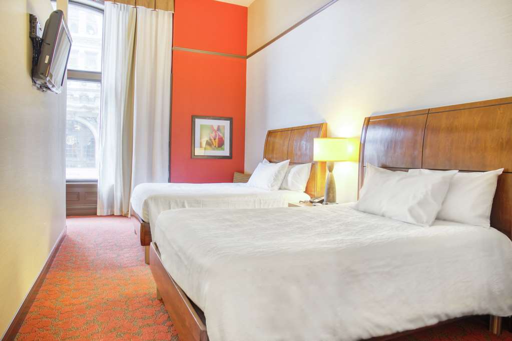 Фото Hilton Garden Inn Milwaukee Downtown
