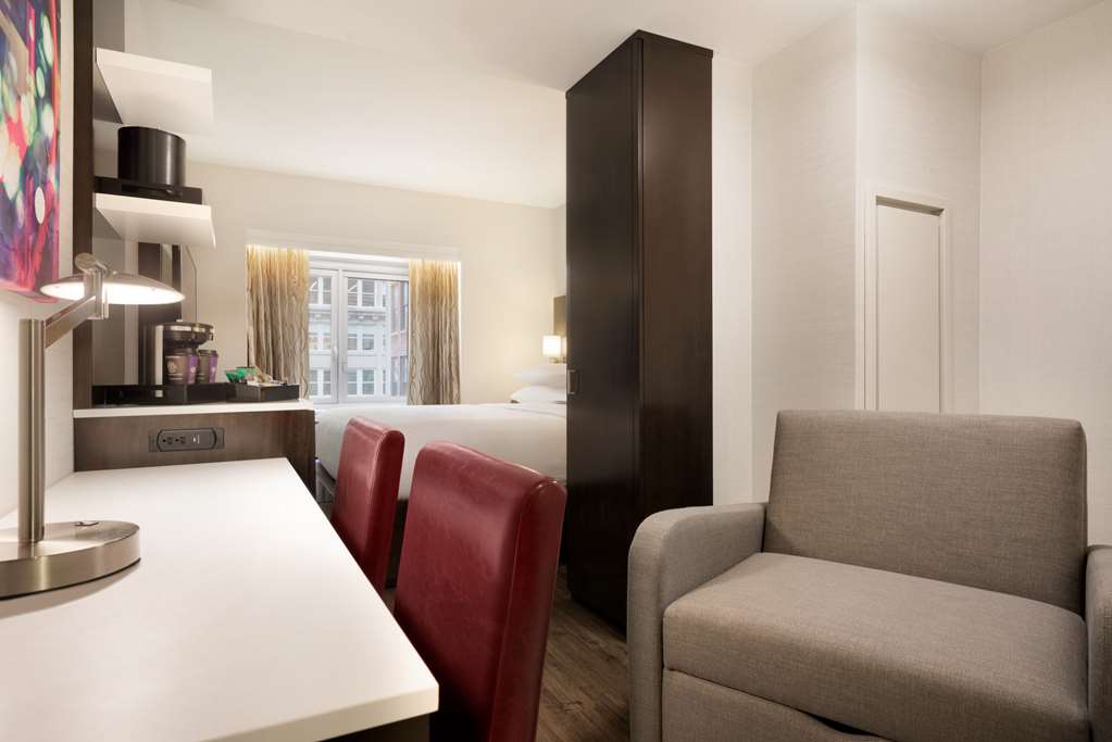 Фото Embassy Suites by Hilton New York Manhattan Times Square