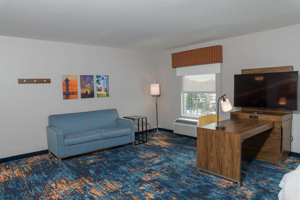 Фото Hampton Inn & Suites Erie Bayfront