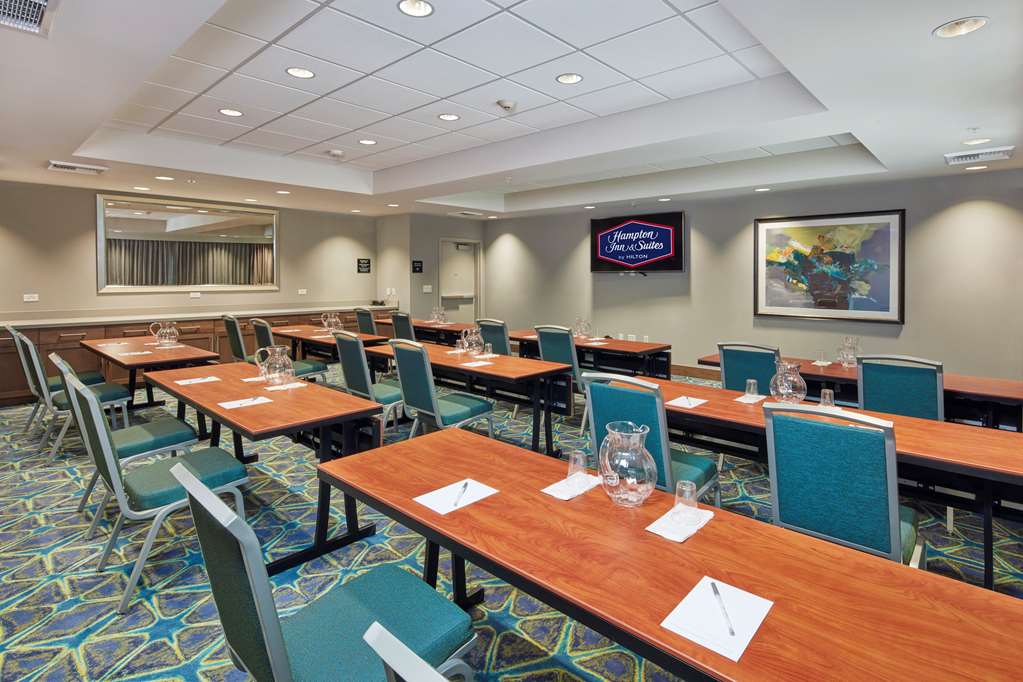 Фото Hampton Inn & Suites Sacramento at Csus