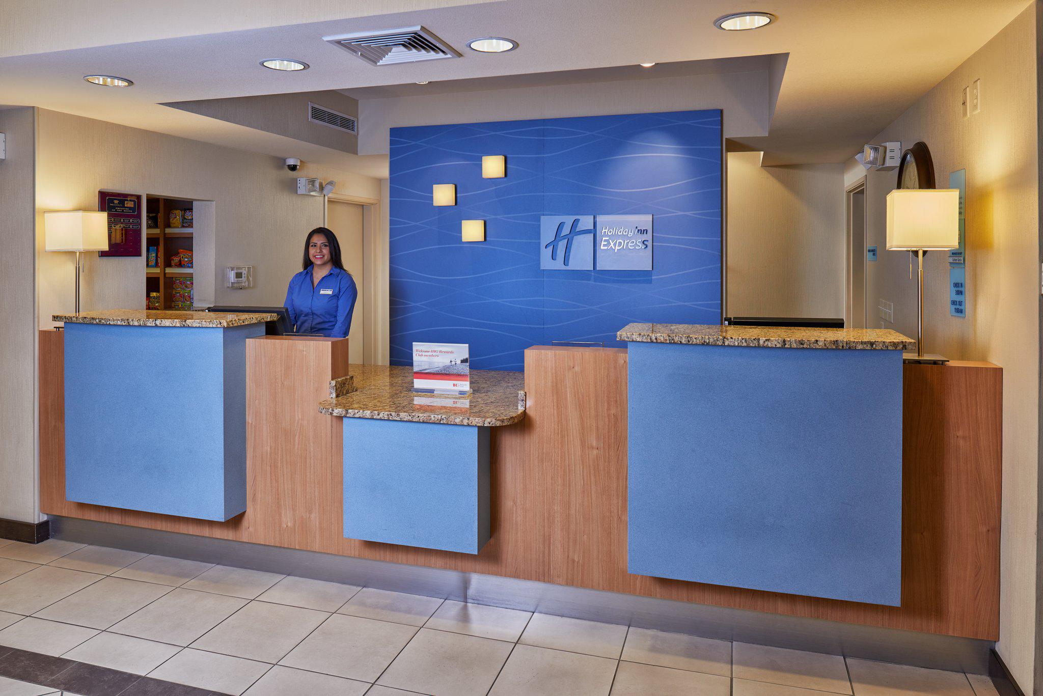 Фото Holiday Inn Express & Suites El Paso Airport Area, an Ihg Hotel