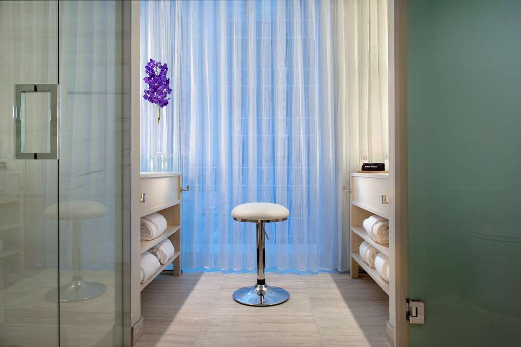 Фото Hall Arts Hotel Dallas, Curio Collection by Hilton