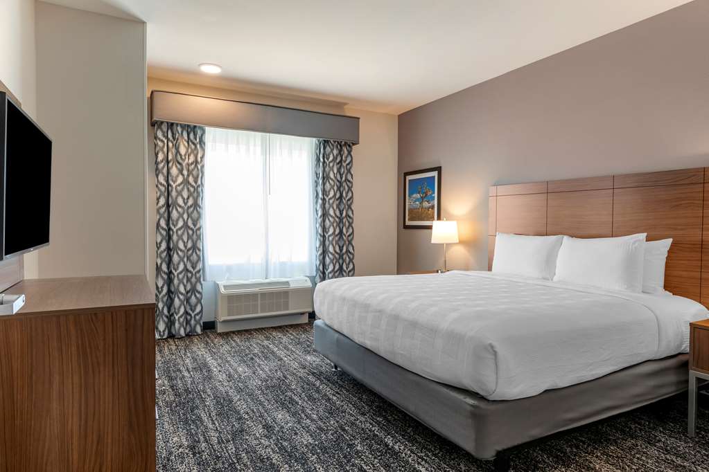 Фото Best Western Plus Desert View Inn & Suites