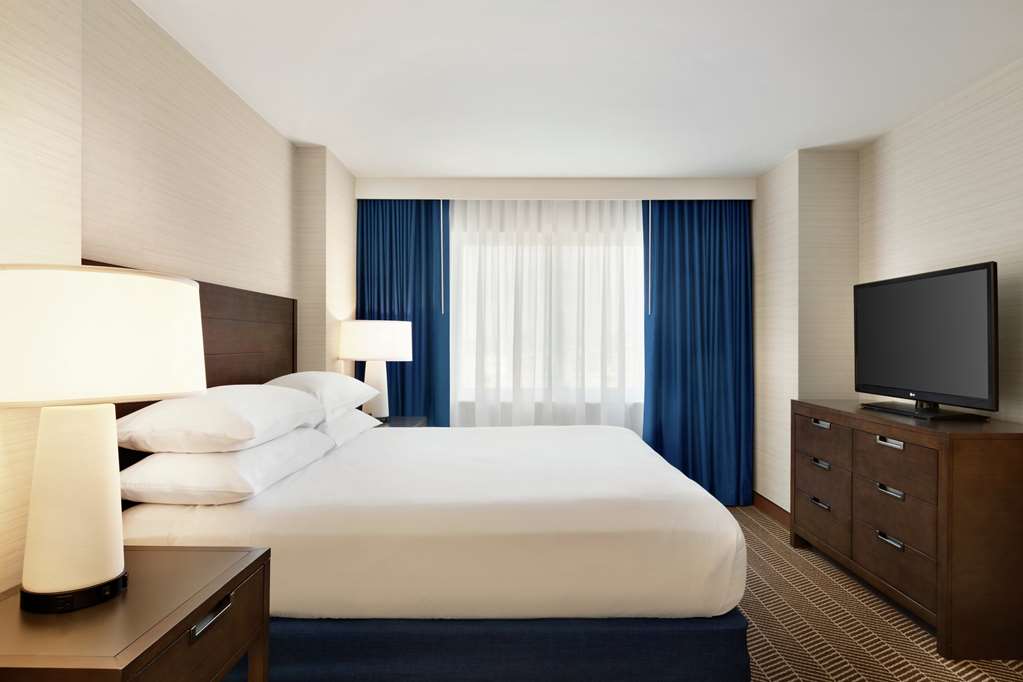 Фото Embassy Suites by Hilton Boston at Logan Airport